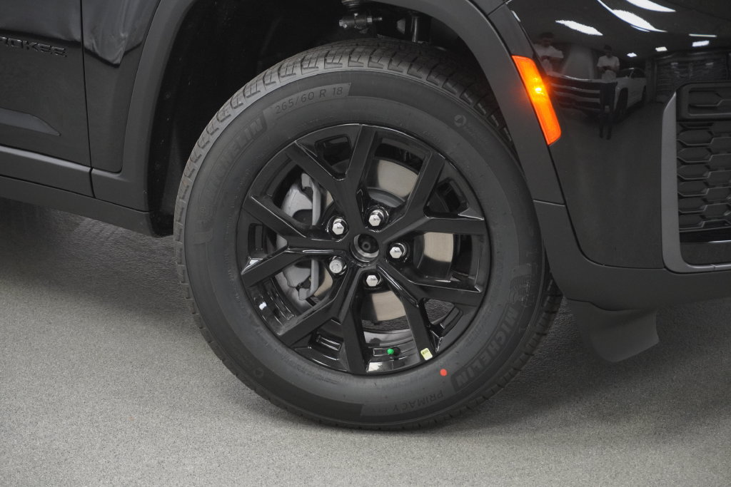 New 2026 Jeep Grand Cherokee Altitude AWD/4WD image 4