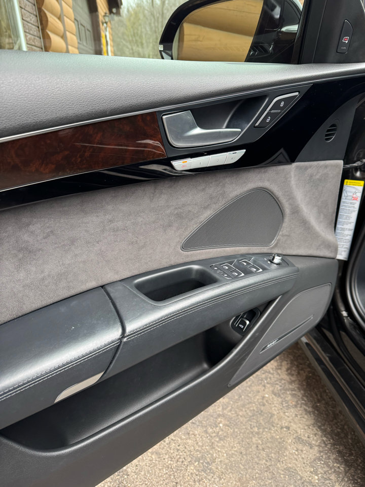 Used 2017 Audi A8 L 4.0T image 6