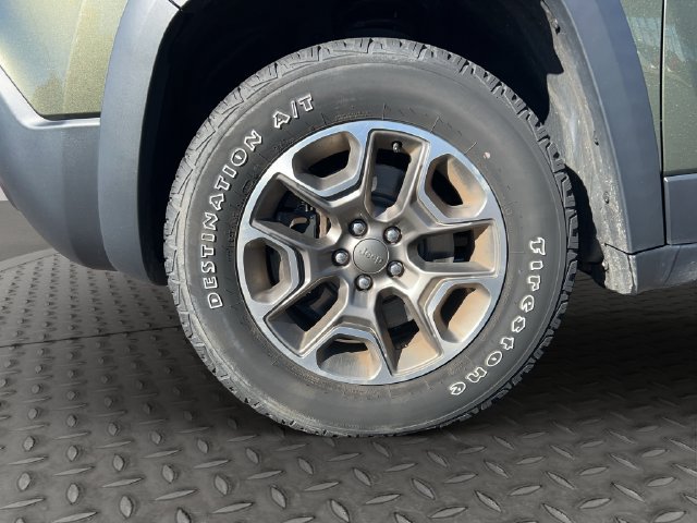 Used 2021 Jeep Cherokee Trailhawk w/ Trailer Tow Group AWD/4WD image 27