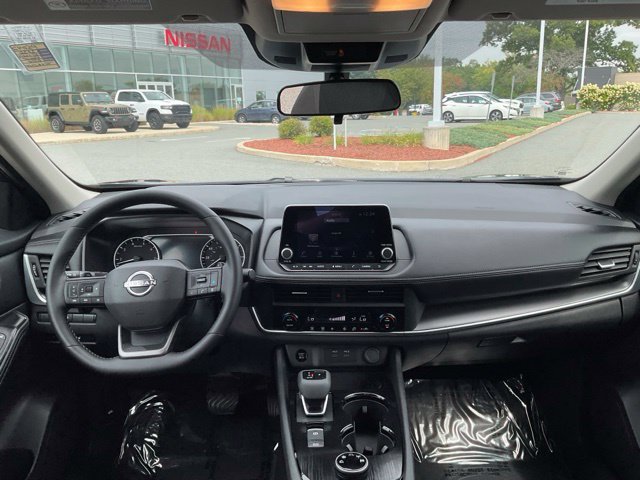 Used 2026 Nissan Rogue SV AWD/4WD image 16