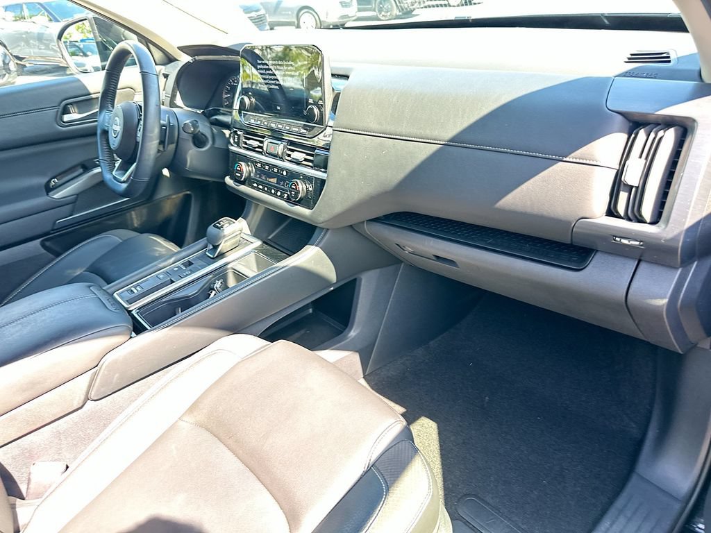 Used 2025 Nissan Pathfinder SL FWD image 29