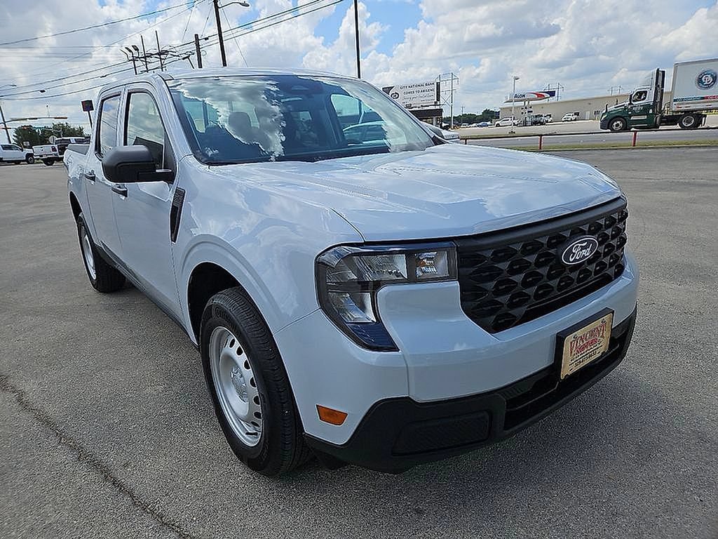 Used 2025 Ford Maverick XL w/ Equipment Group 102A AWD/4WD image 3