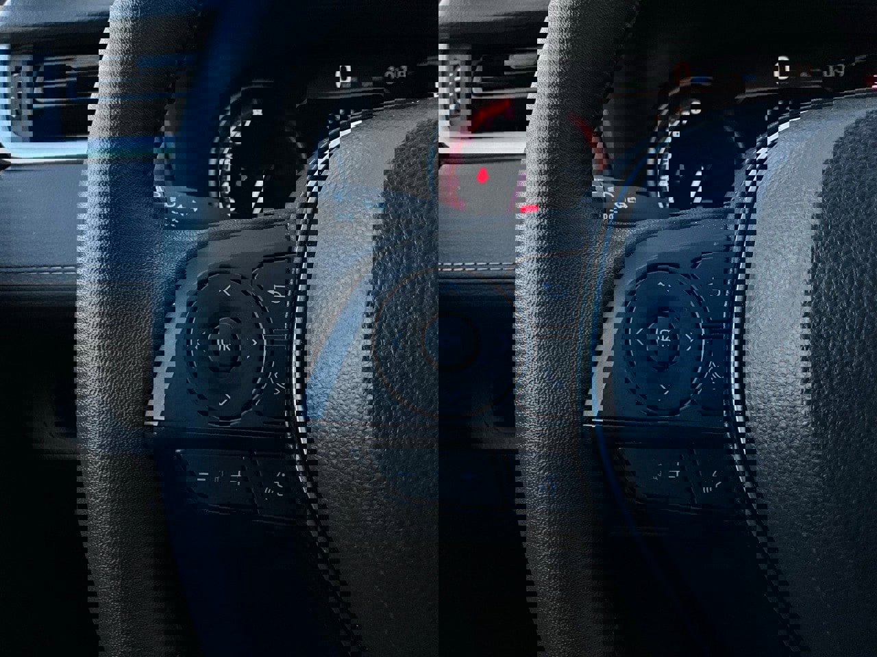 Used 2025 Toyota RAV4 XLE image 34