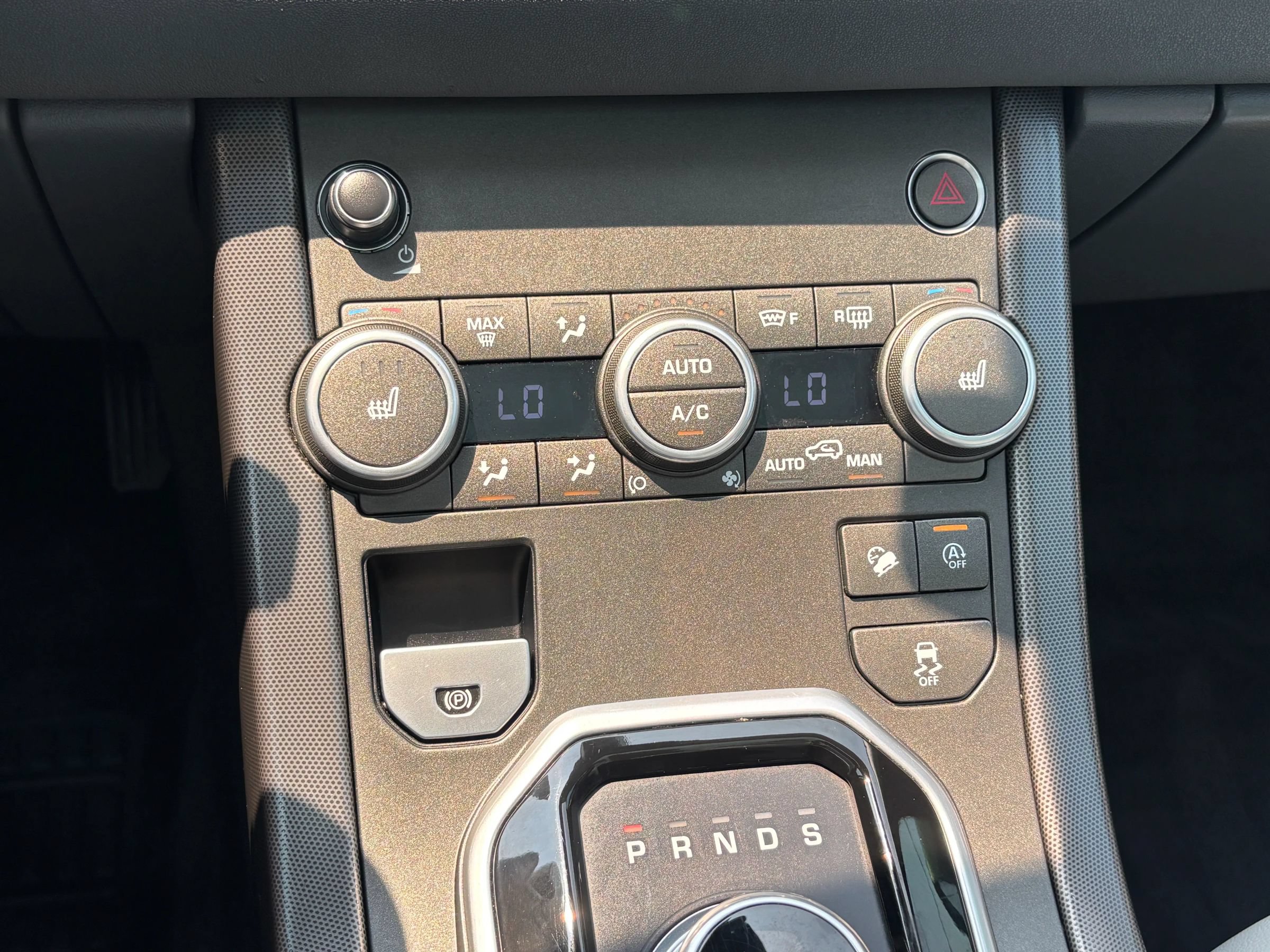 Used 2018 Land Rover Range Rover Evoque SE AWD/4WD image 24
