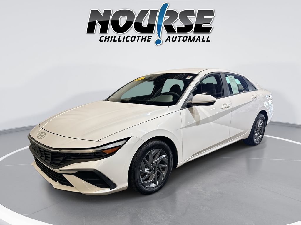 Used 2024 Hyundai Elantra SEL FWD image 1