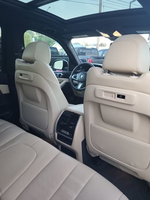Used 2022 BMW X5 xDrive40i w/ M Sport Package image 18