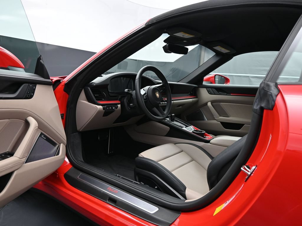 Certified 2025 Porsche 911 Carrera RWD image 4