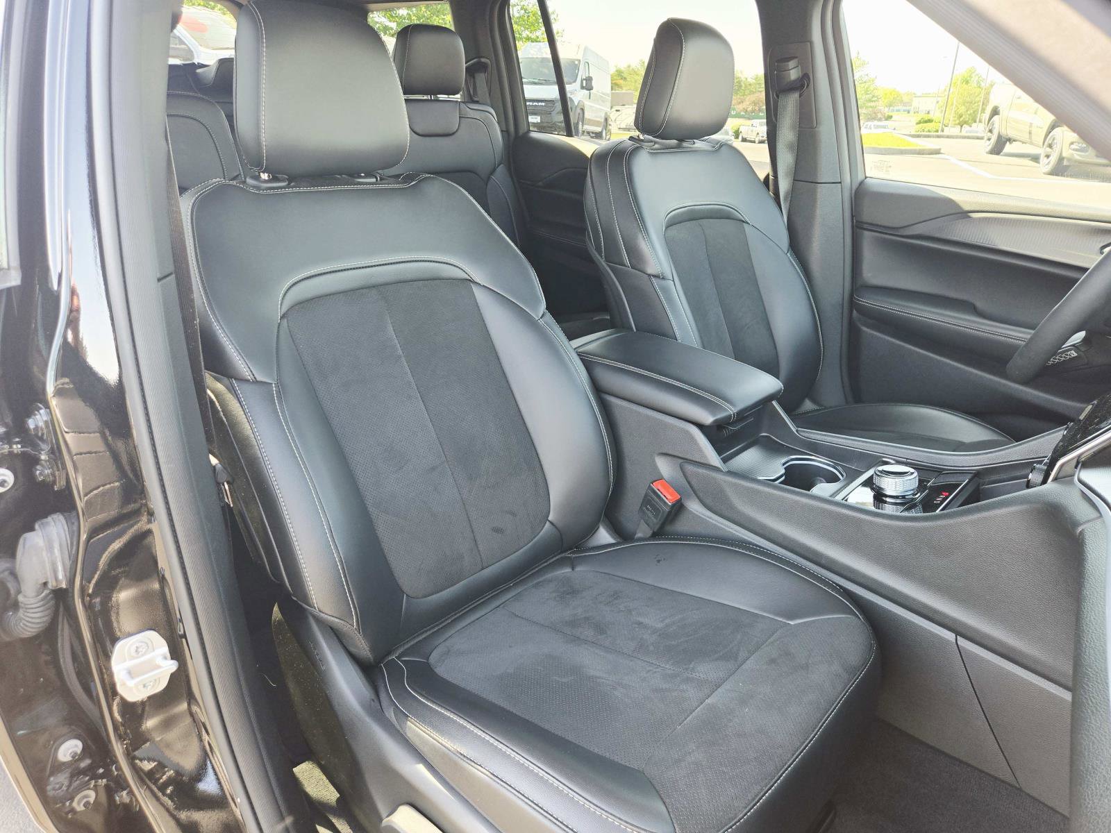 Used 2024 Jeep Grand Cherokee L Altitude AWD/4WD image 19