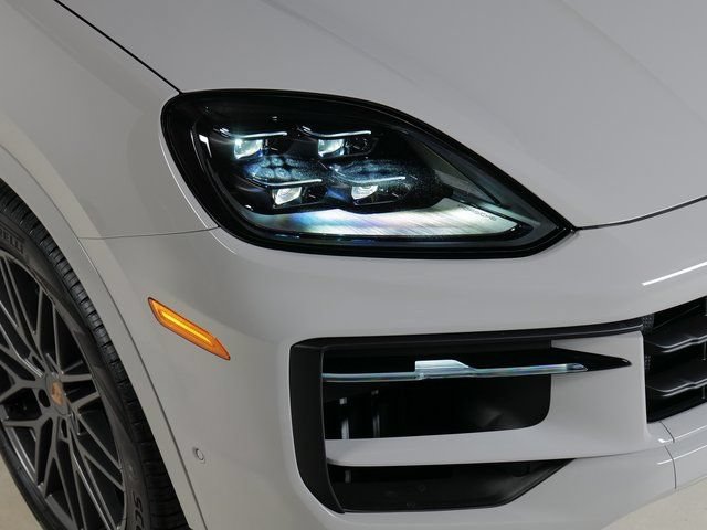 New 2026 Porsche Cayenne AWD/4WD image 32