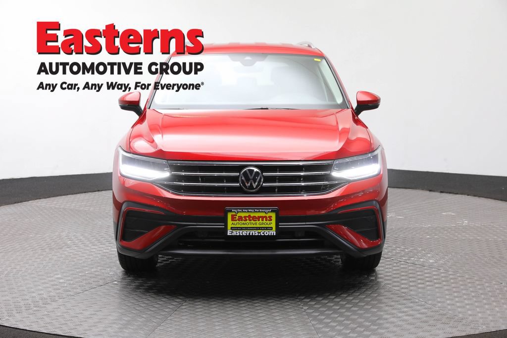 Used 2023 Volkswagen Tiguan SE AWD/4WD image 2
