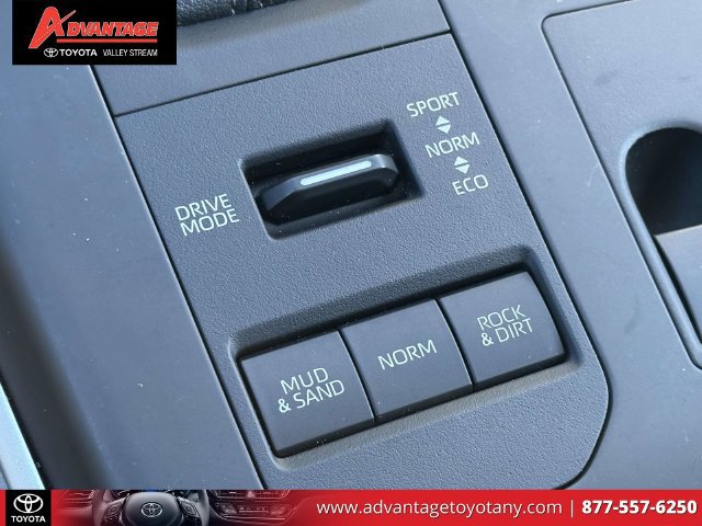 Used 2023 Toyota Highlander LE AWD/4WD image 36