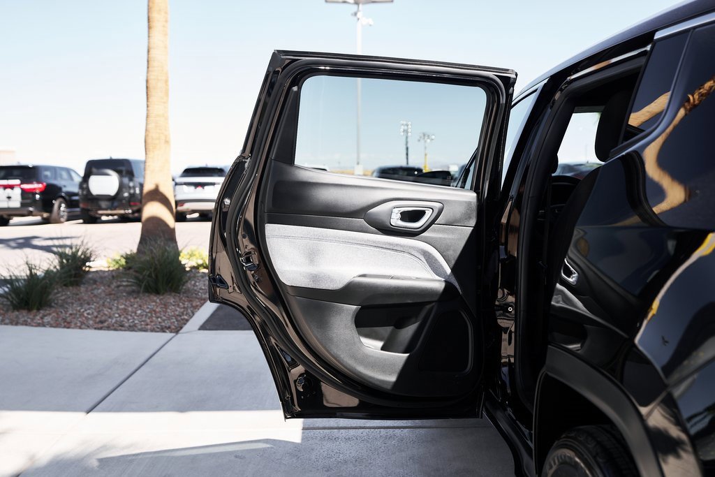 Used 2023 Jeep Compass Sport image 15