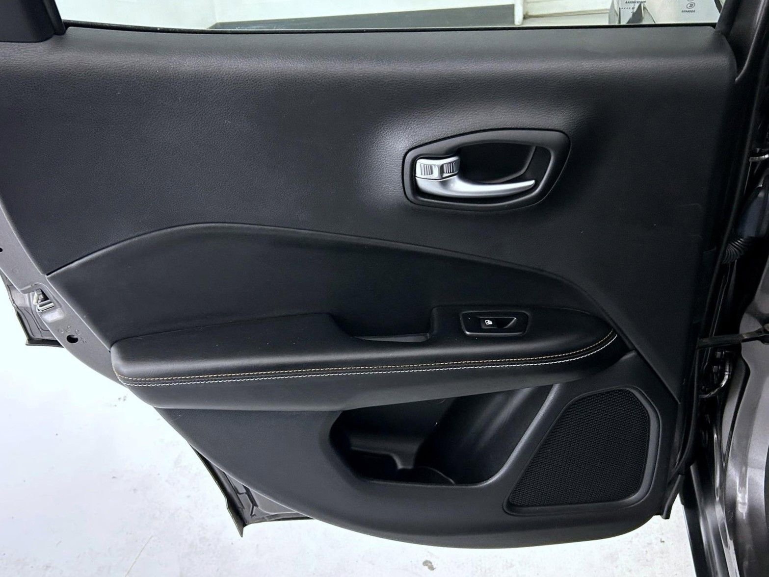 Used 2020 Jeep Compass Latitude w/ Cold Weather Group AWD/4WD image 20