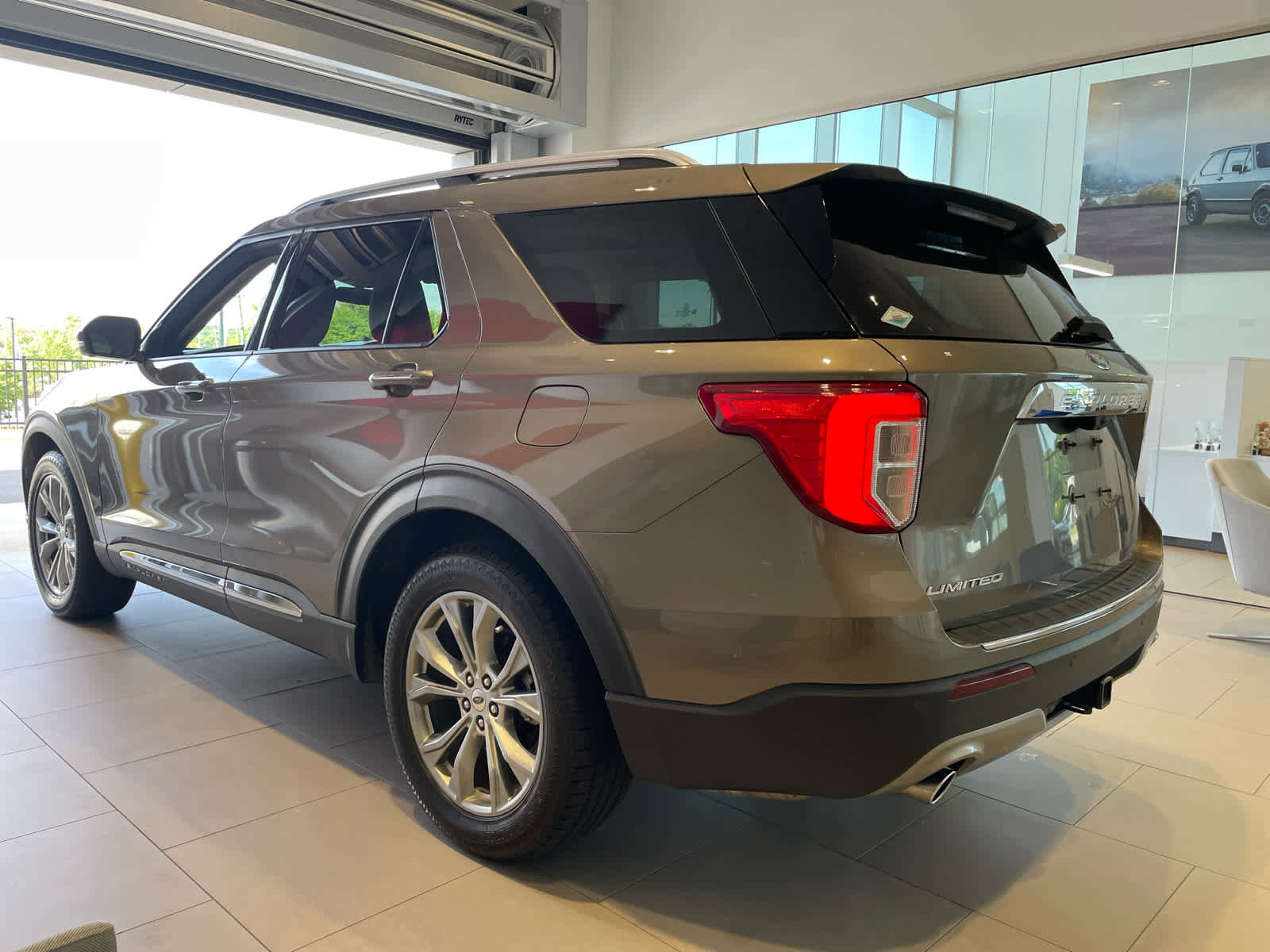 Used 2021 Ford Explorer Limited w/ Equipment Group 301A RWD image 23