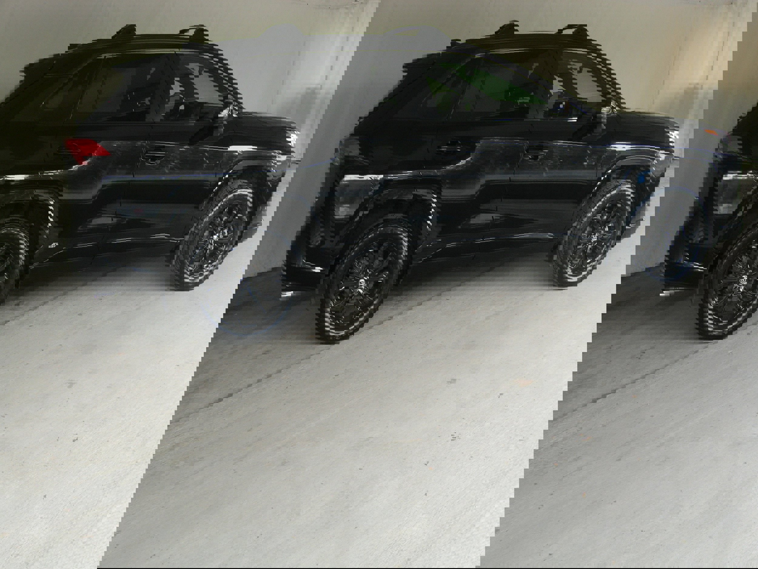 Used 2022 Toyota RAV4 SE w/ SE Grade Weather Package AWD/4WD image 4