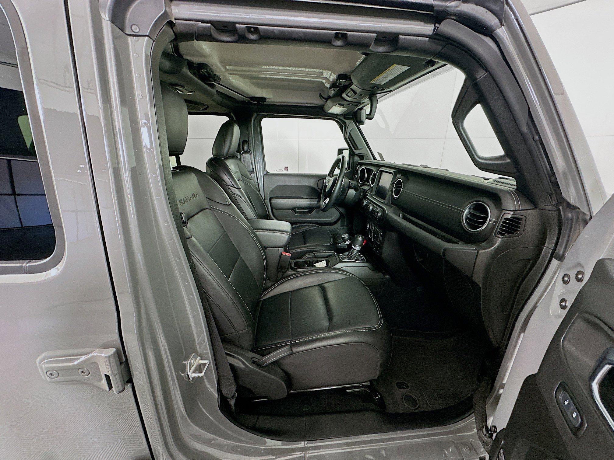 Used 2023 Jeep Wrangler Sahara w/ Cold Weather Group image 30