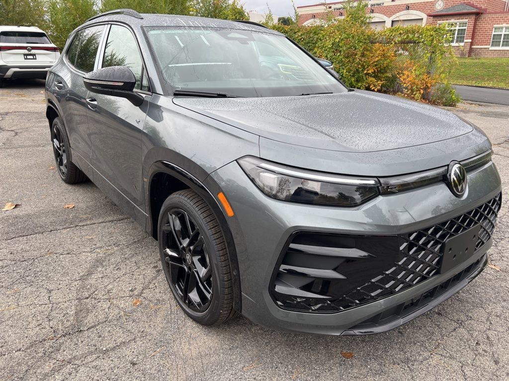 New 2026 Volkswagen Tiguan SE R-Line image 3