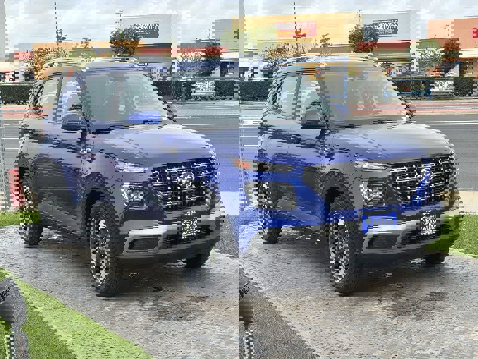 Used 2023 Hyundai Venue SEL w/ Cargo Package image 8