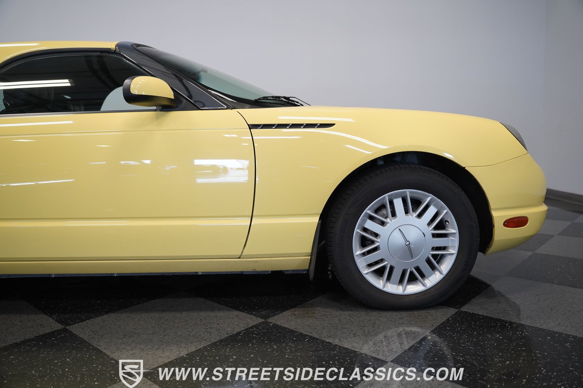 Used 2002 Ford Thunderbird image 31