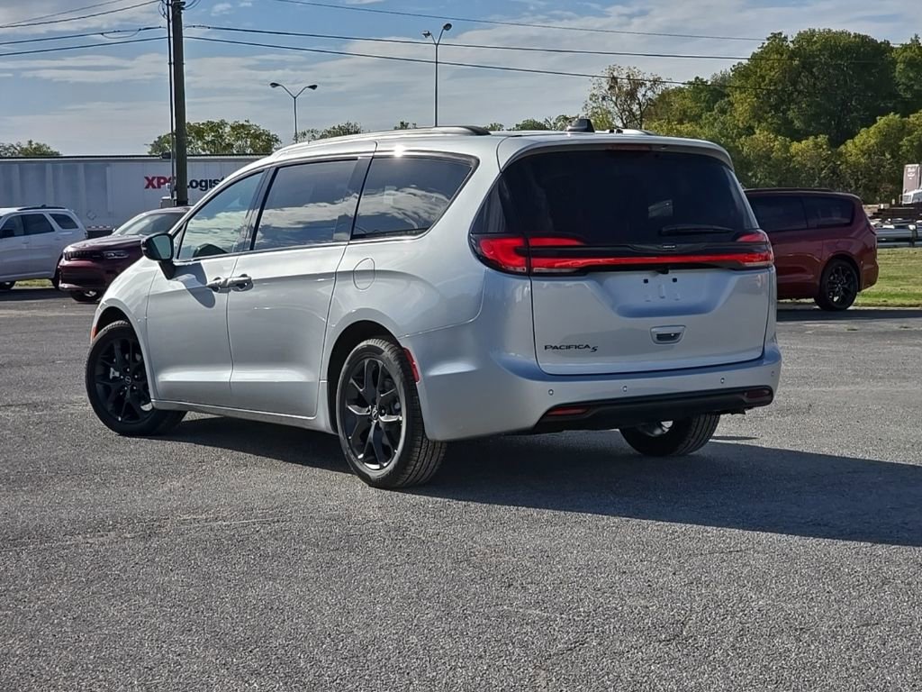 New 2026 Chrysler Pacifica Select w/ S Appearance Package image 5