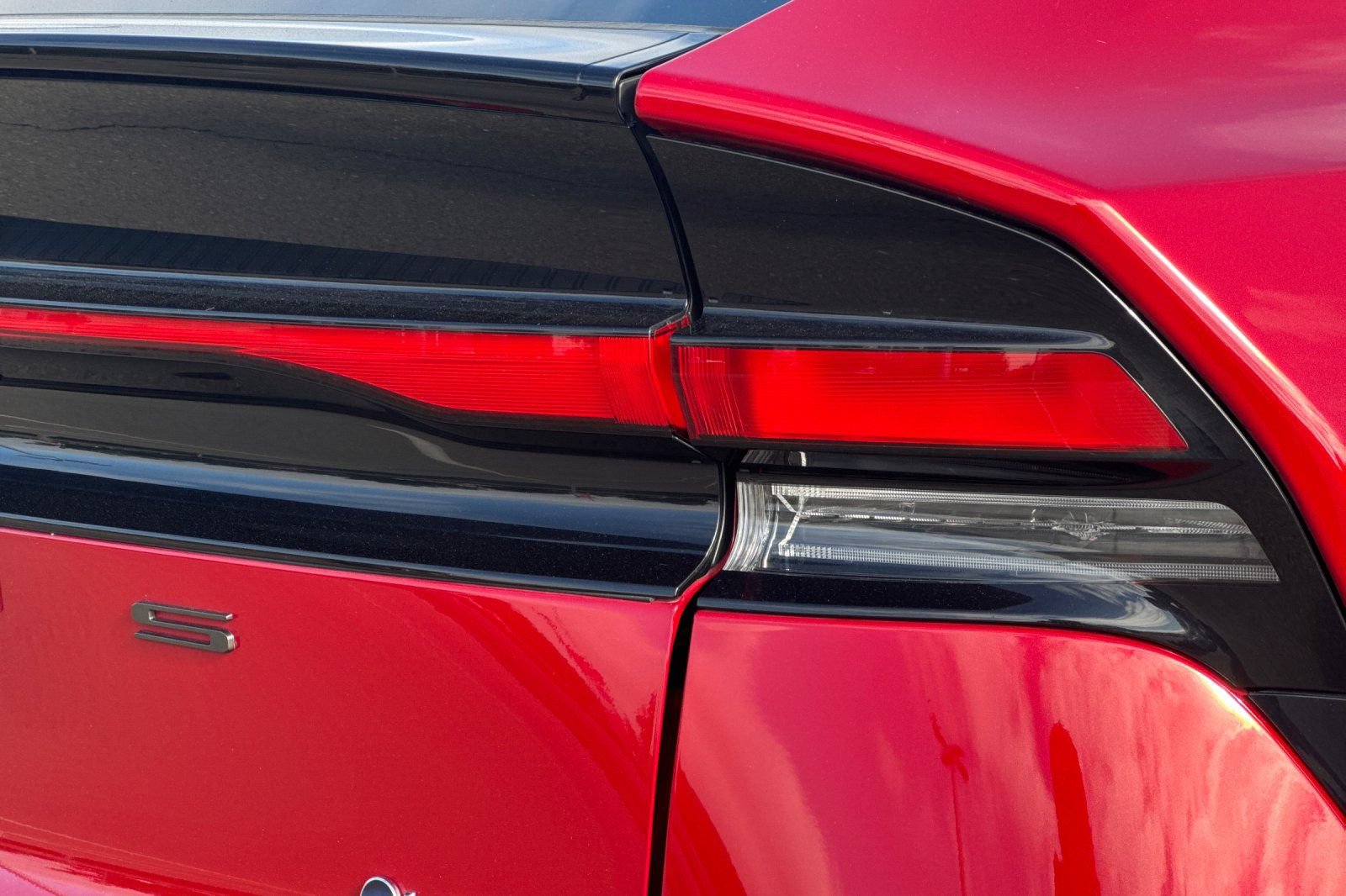 Certified 2025 Toyota Prius LE FWD image 51