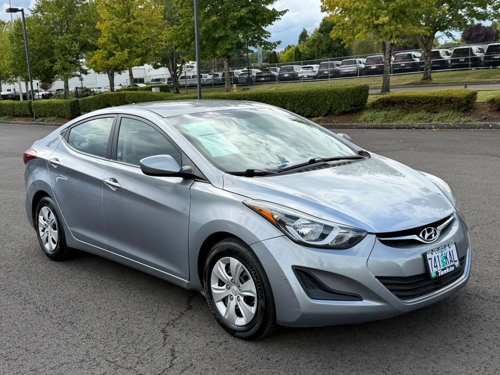 Used 2016 Hyundai Elantra SE FWD image 2