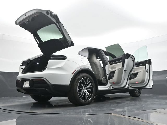 Certified 2025 Porsche Macan Electric RWD image 26