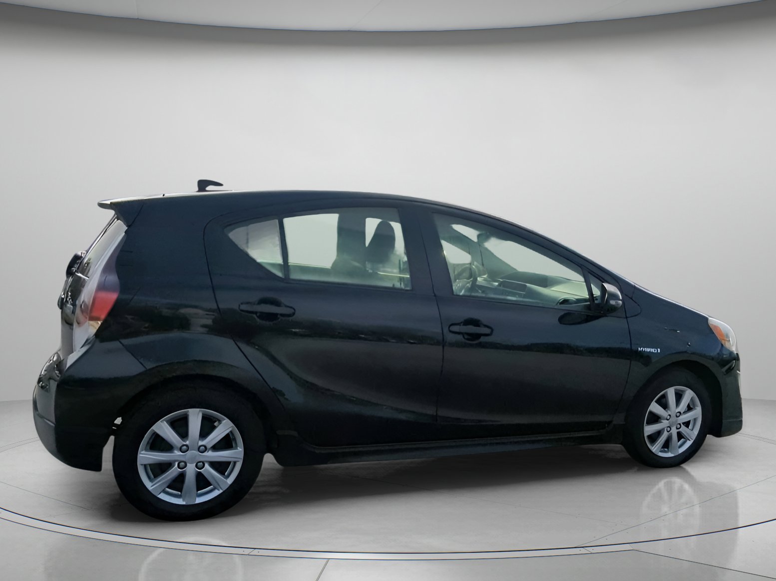 Used 2017 Toyota Prius C Two image 31