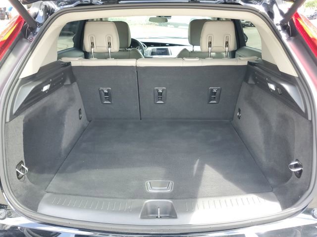 Certified 2023 Cadillac XT4 Luxury w/ Cold Weather Package image 9