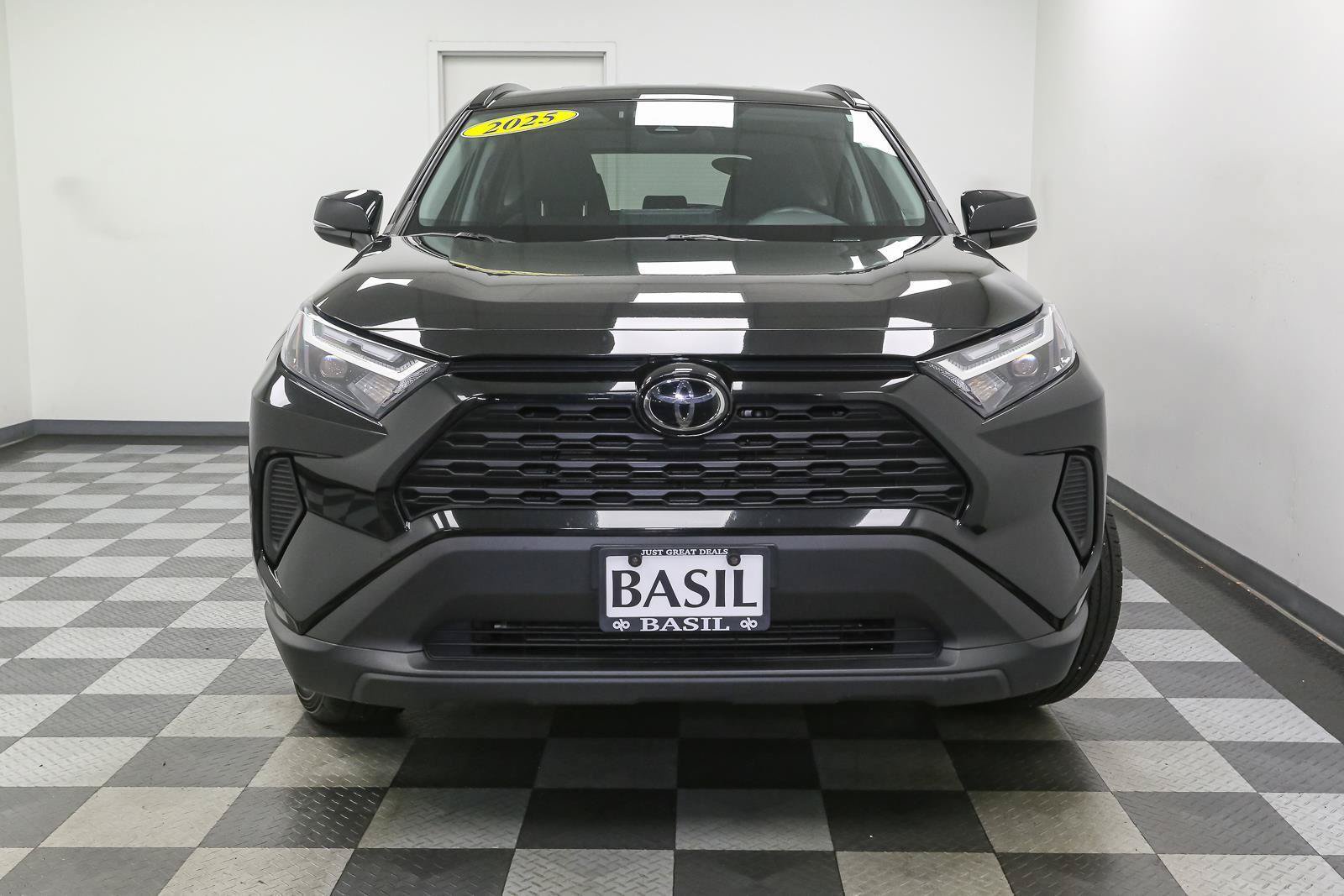 Used 2025 Toyota RAV4 XLE AWD/4WD image 3