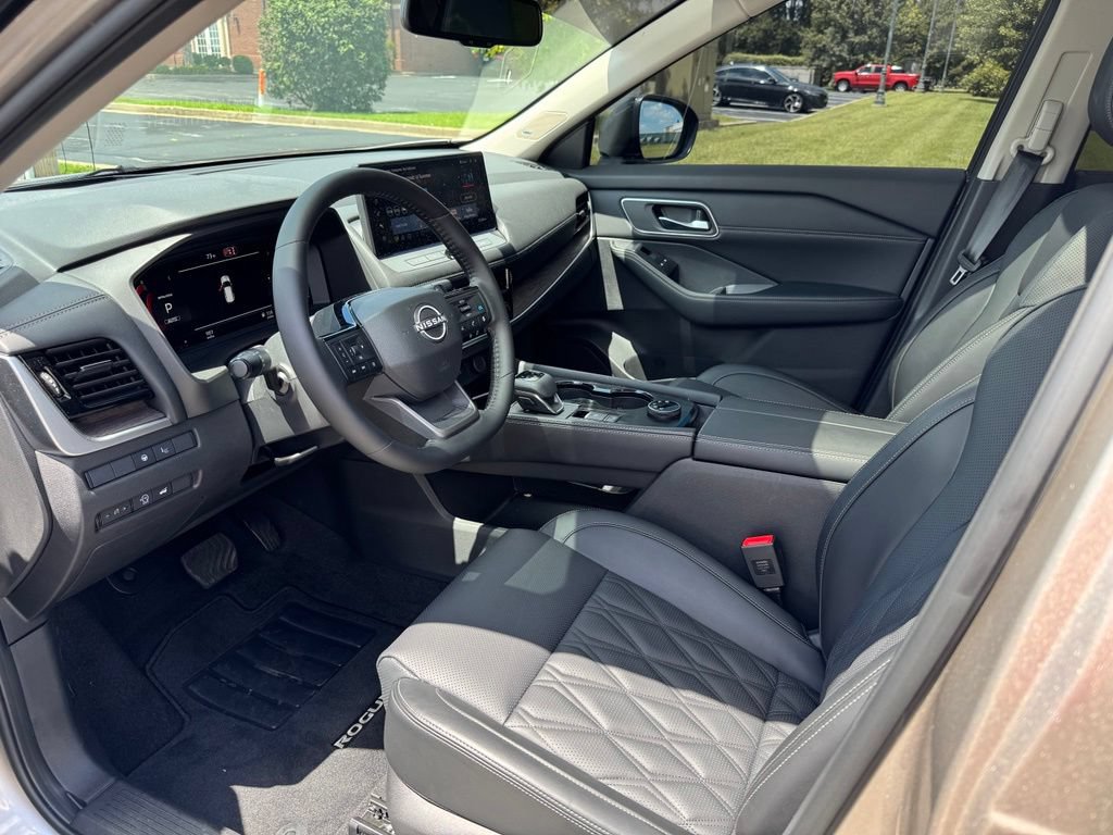 Used 2026 Nissan Rogue Platinum w/ Platinum Premium Package AWD/4WD image 12