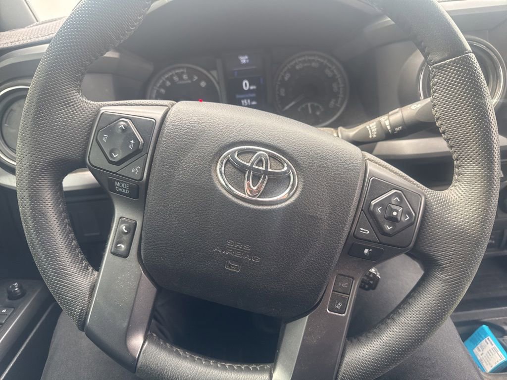 Used 2022 Toyota Tacoma TRD Off-Road w/ Technology Package AWD/4WD image 10