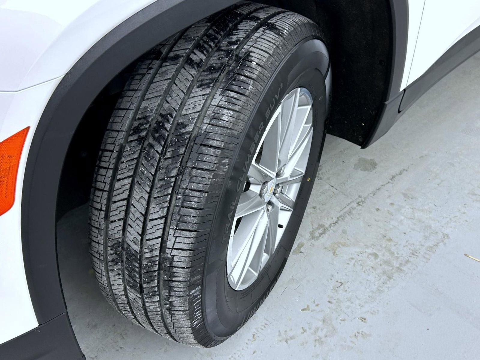 Used 2023 Chevrolet Traverse LT image 25