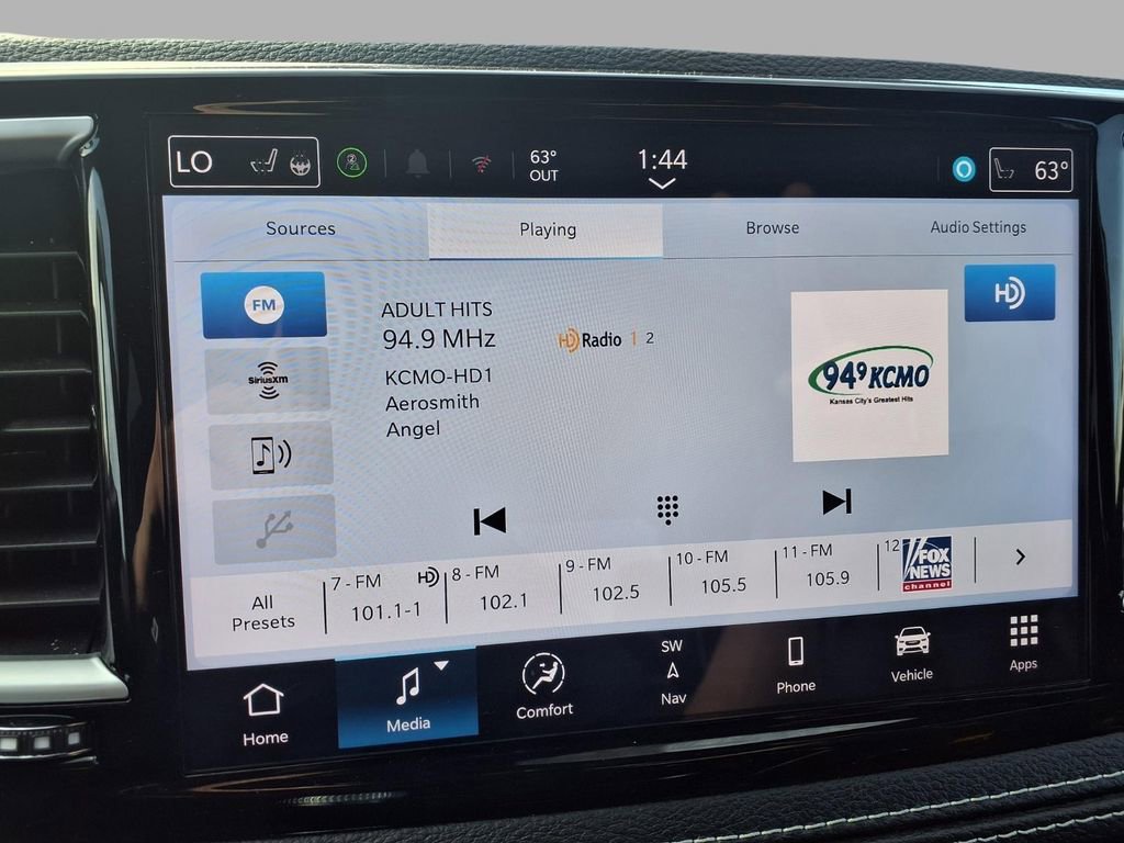 Certified 2025 Chrysler Pacifica Limited image 7