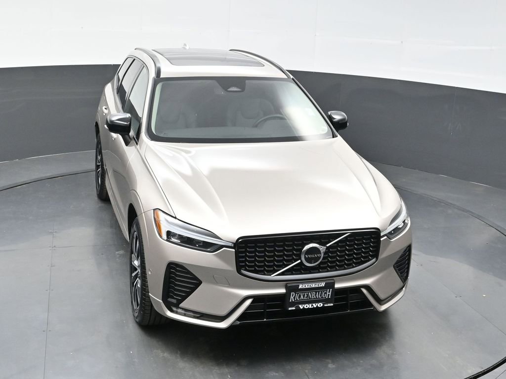 Used 2025 Volvo XC60 B5 Plus image 27