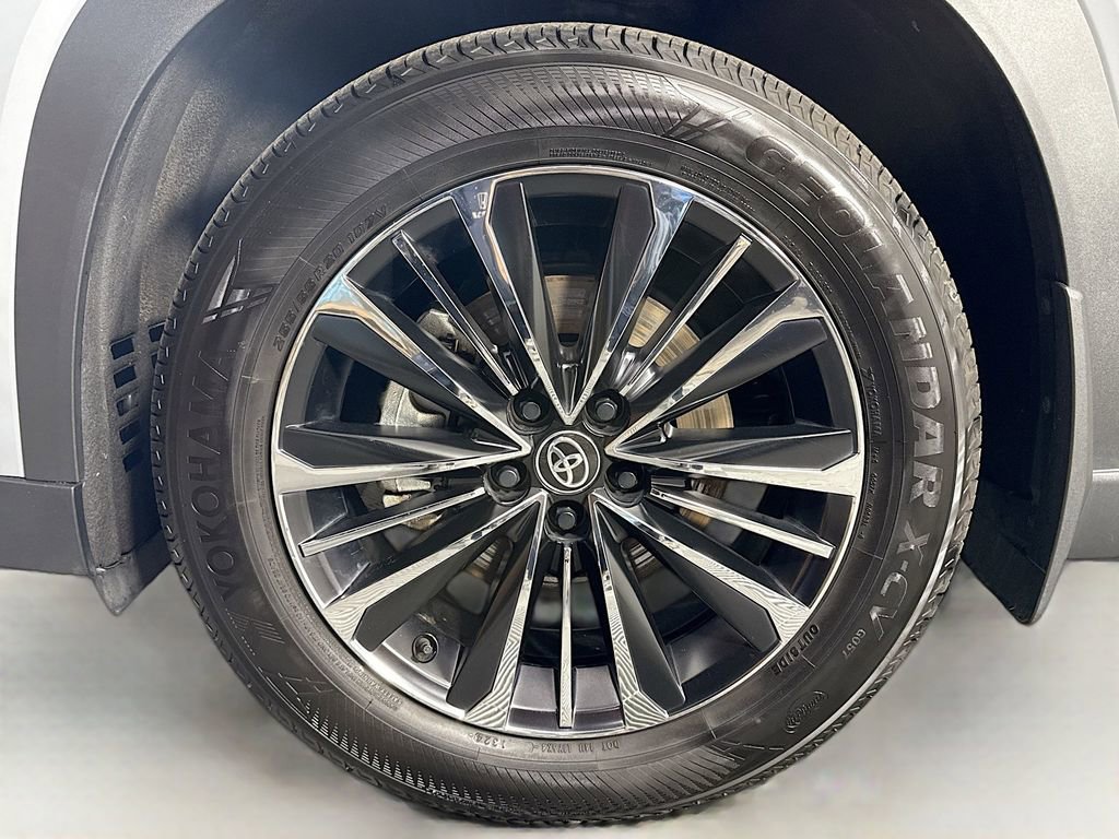 Used 2025 Toyota Grand Highlander MAX Platinum image 32