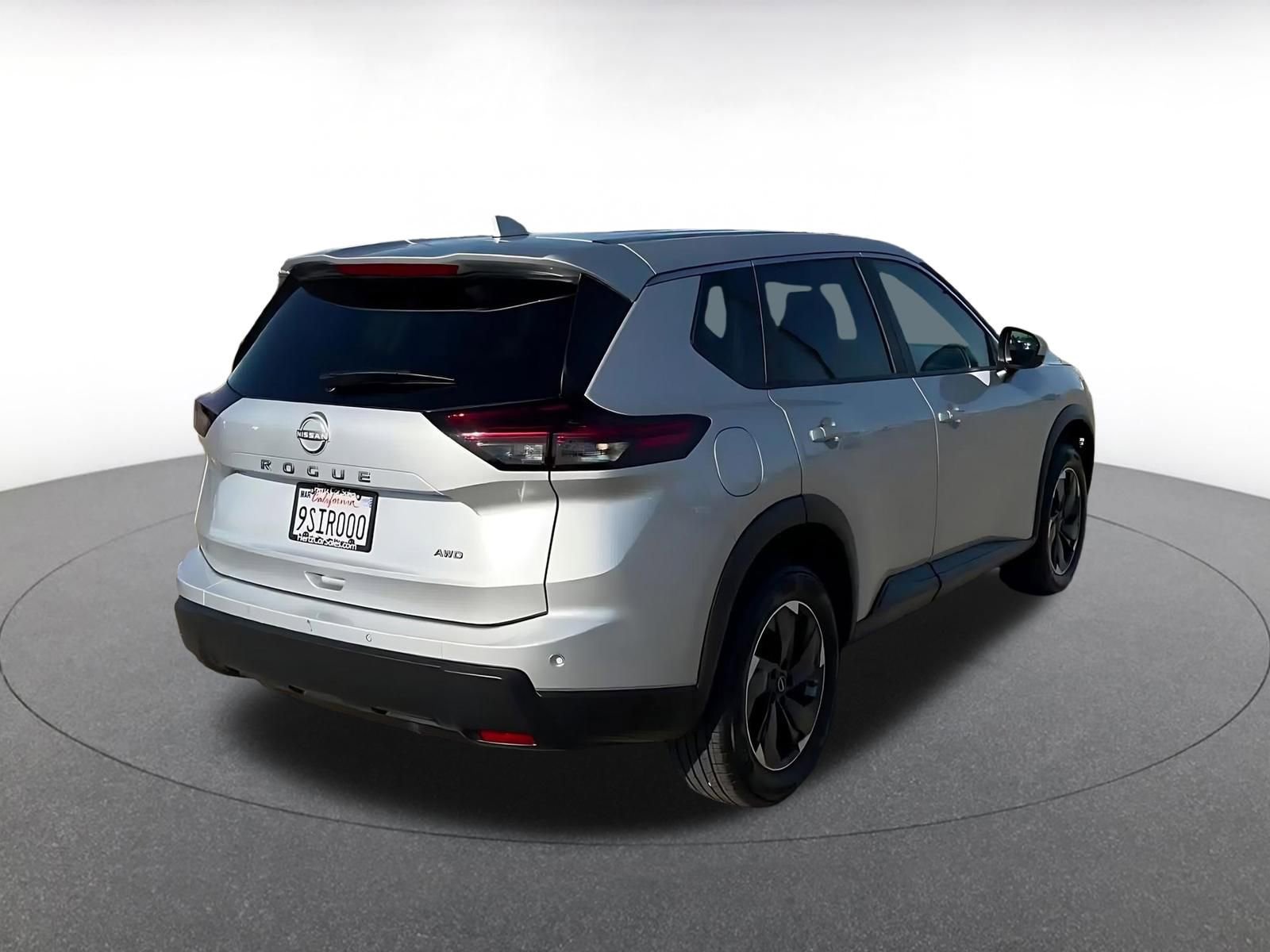 Used 2025 Nissan Rogue SV image 14