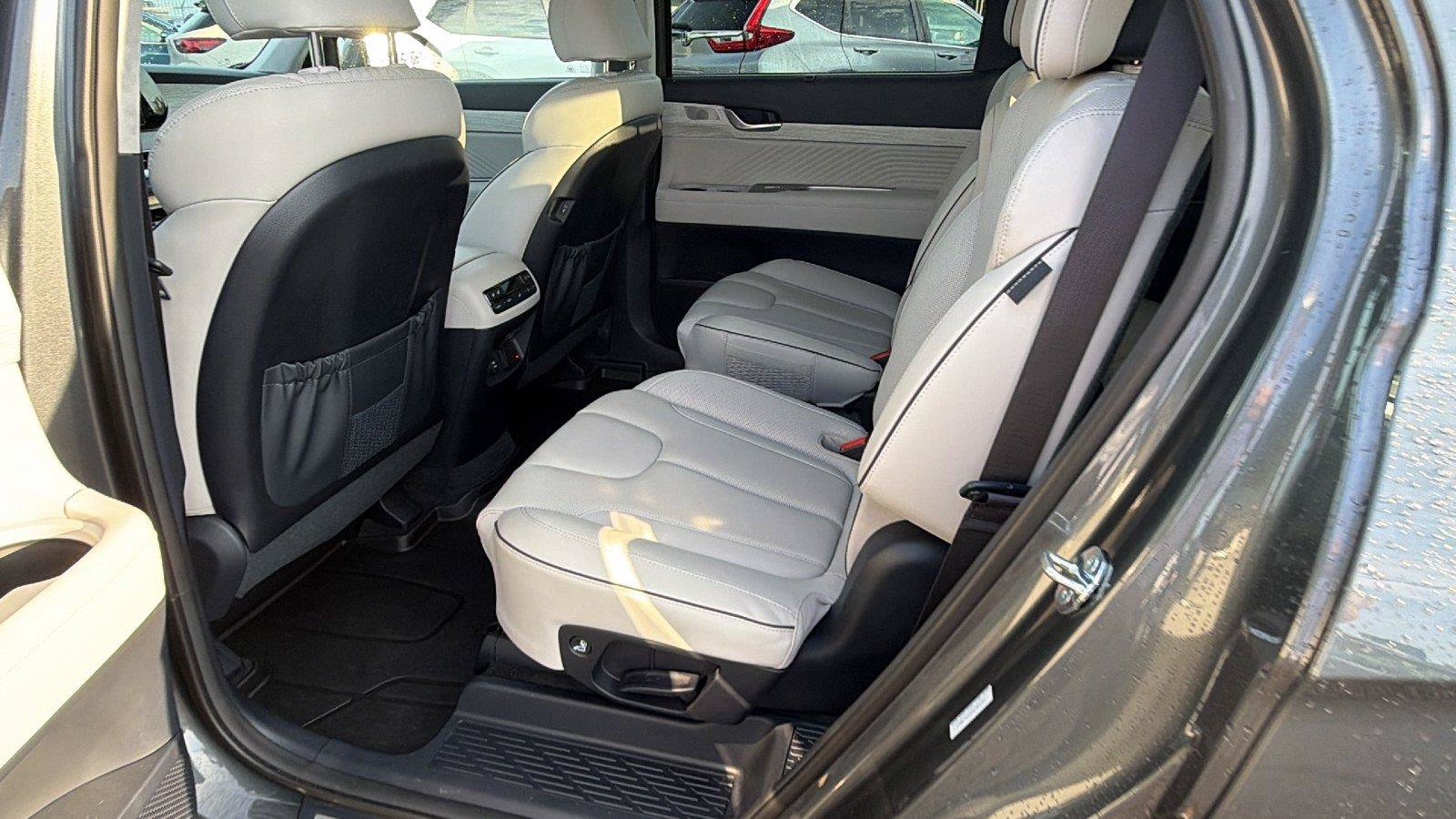 Used 2025 Hyundai Palisade Calligraphy FWD image 24