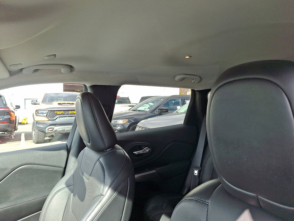 Used 2020 Jeep Cherokee Limited image 24