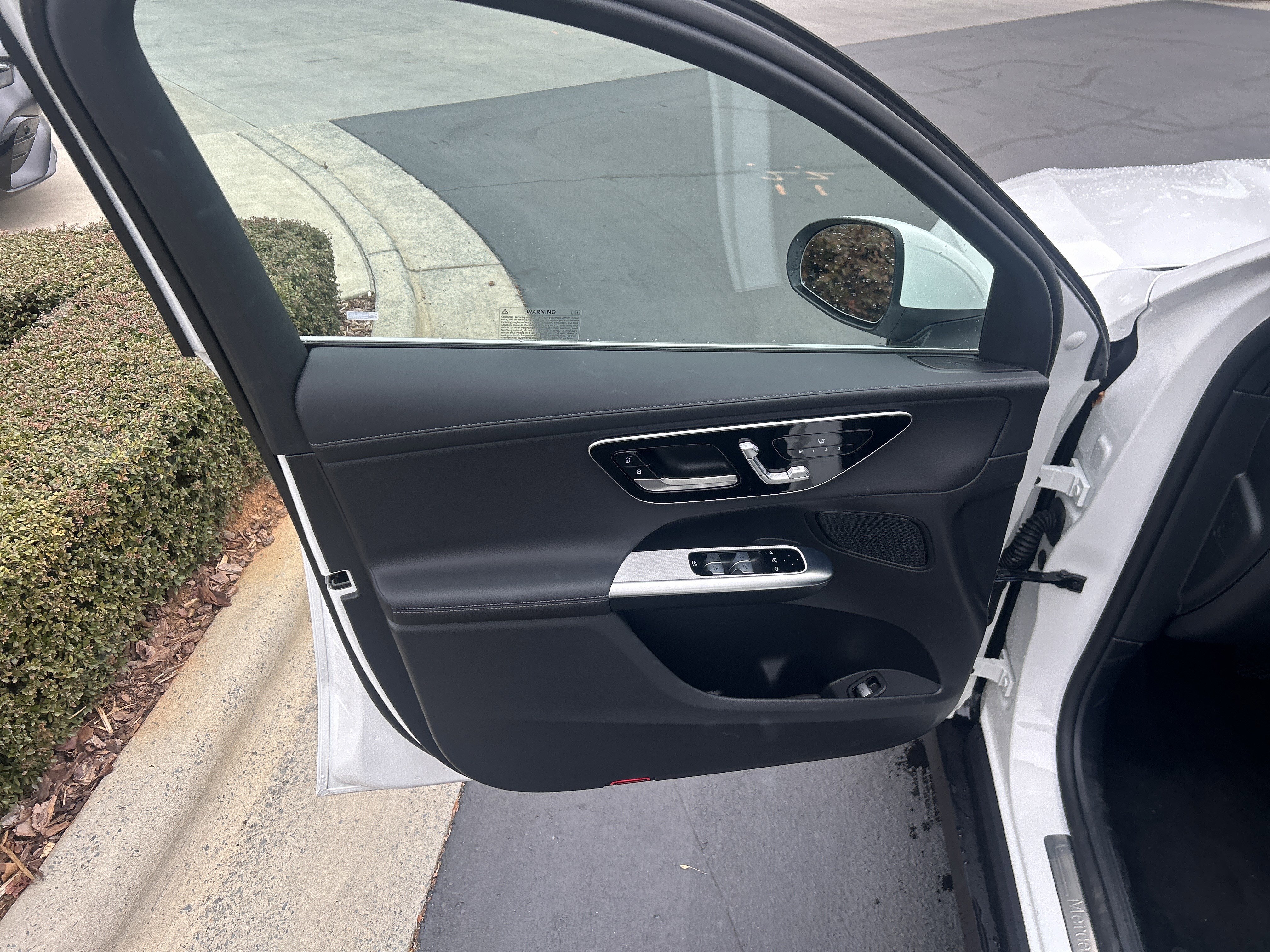 Used 2025 Mercedes-Benz GLC 300 4MATIC w/ Driver Assistance Package image 14