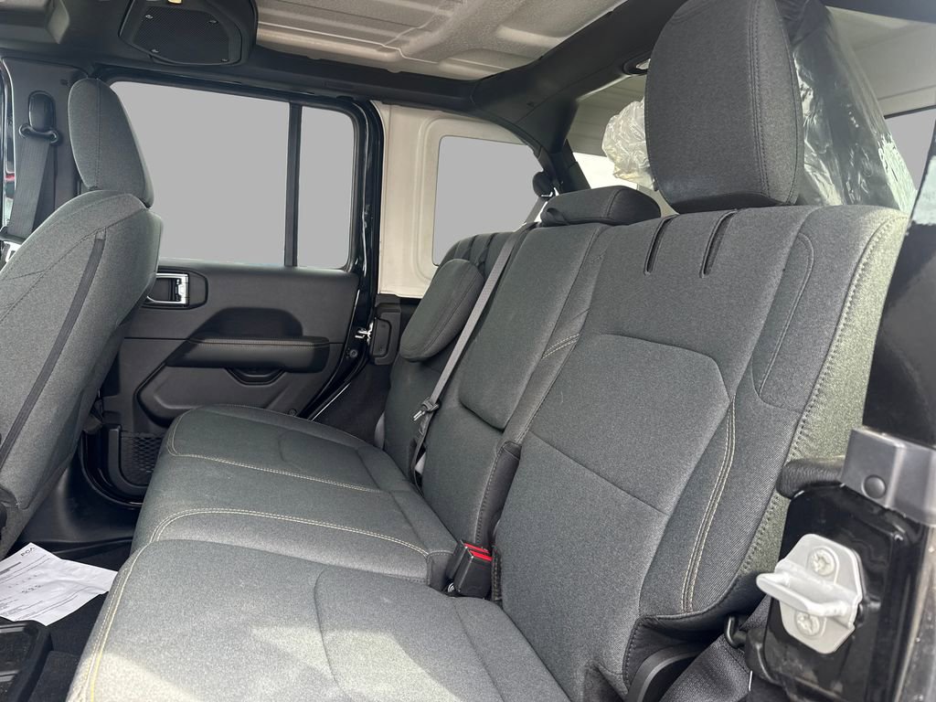 Used 2025 Jeep Wrangler Unlimited Sahara w/ Safety Group AWD/4WD image 21