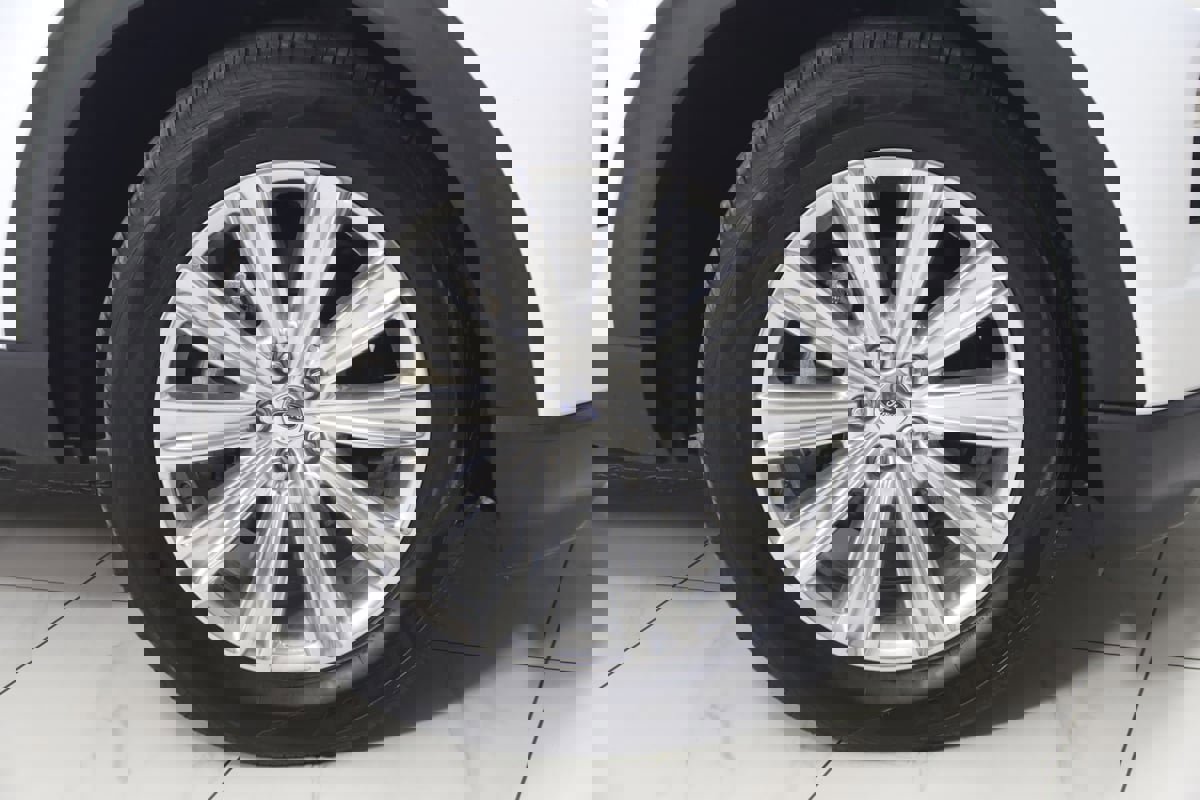 Used 2021 Ford Explorer Limited w/ Equipment Group 301A image 17