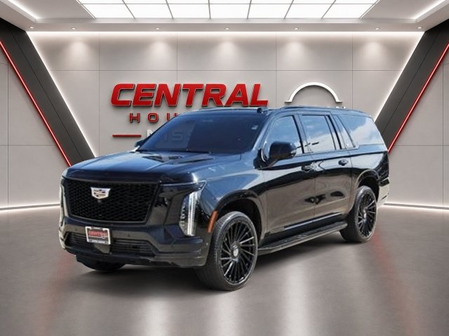 Used 2025 Cadillac Escalade ESV Sport AWD/4WD image 2