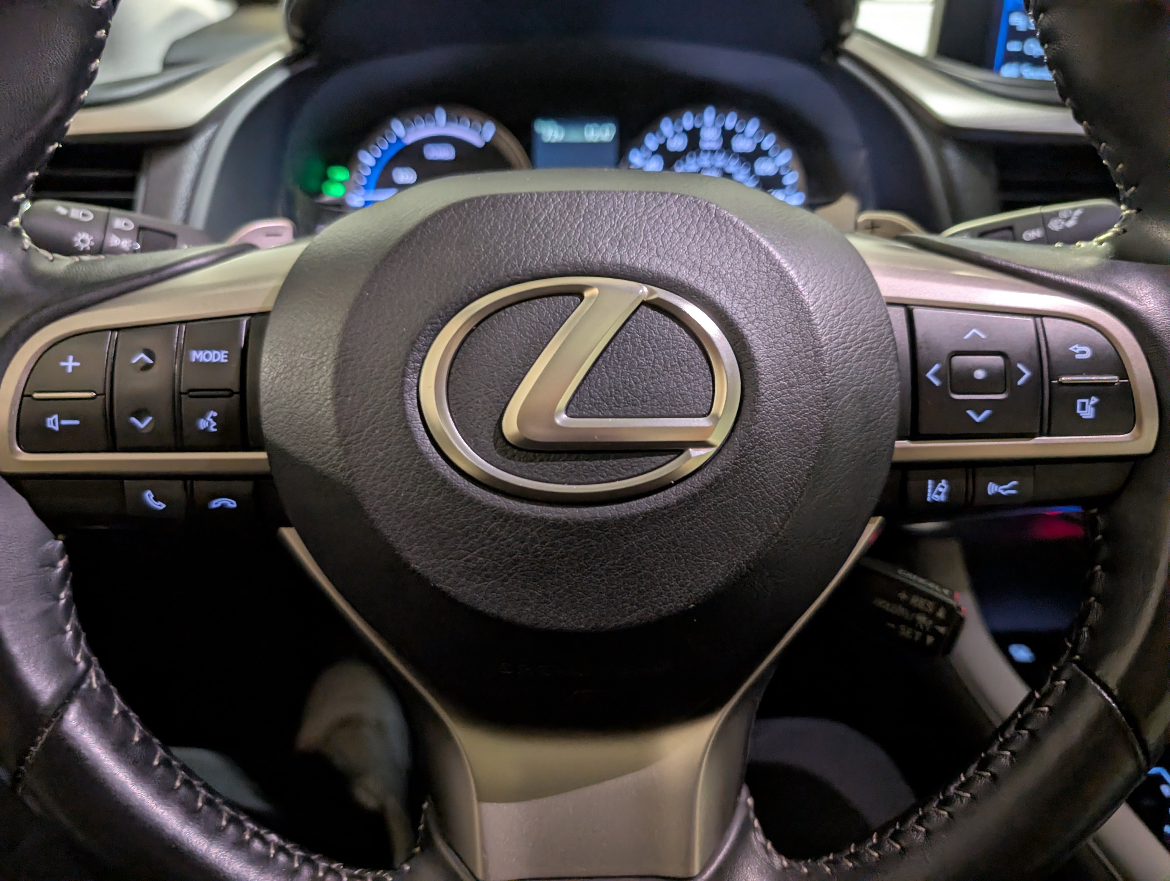 Used 2020 Lexus RX 450h AWD w/ Premium Package image 23