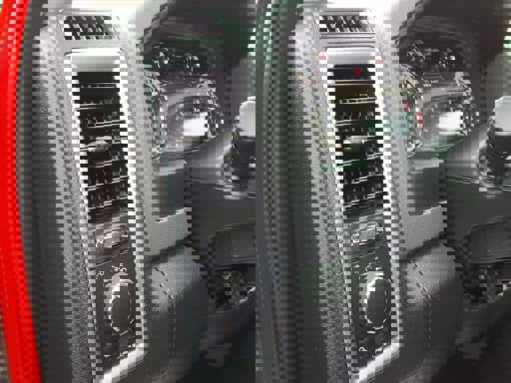 Used 2019 RAM 1500 Classic SLT w/ Luxury Group image 15