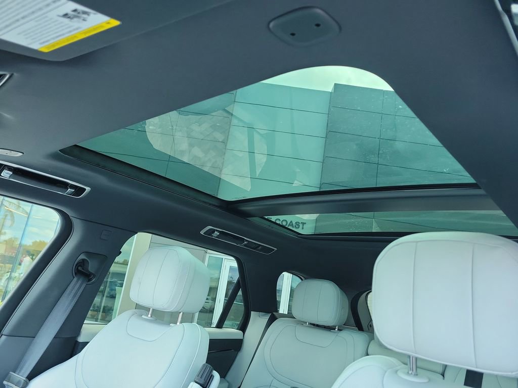 Used 2025 Land Rover Range Rover Sport SE AWD/4WD image 28