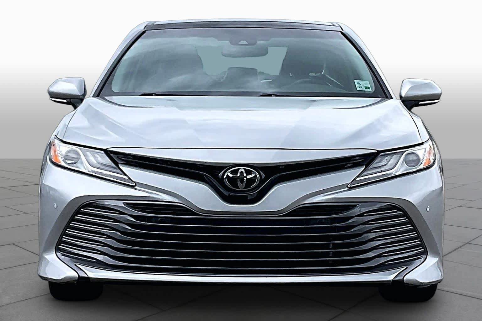 Used 2018 Toyota Camry XLE FWD image 4