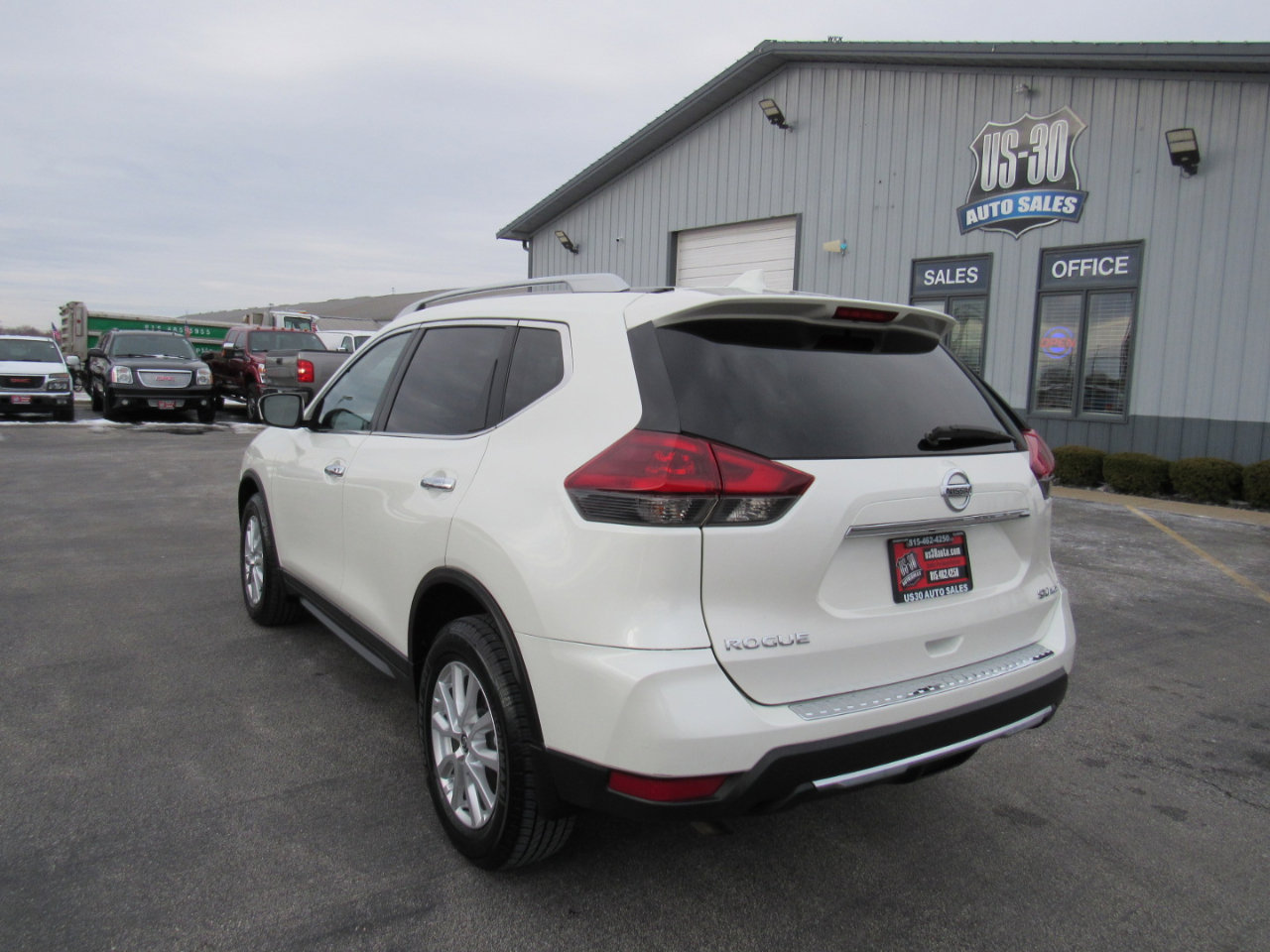 Used 2018 Nissan Rogue SV image 4