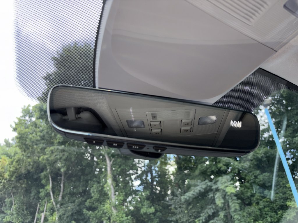 Certified 2025 Volkswagen Taos SE FWD image 14