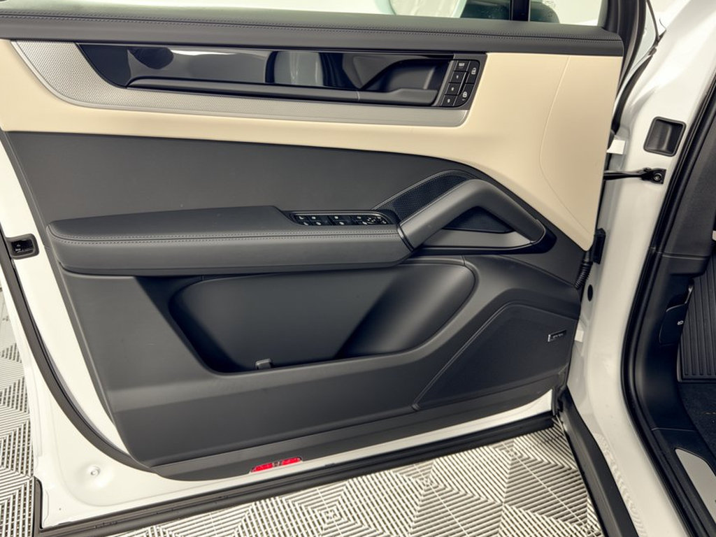 New 2026 Porsche Cayenne AWD/4WD image 14